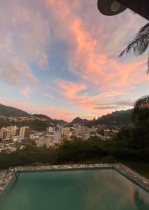 a swimming pool with a view of a city at Hotel Philipp - Tradicional desde 1952 in Teresópolis
