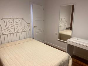 Rúm í herbergi á Singular Bilbao Flat
