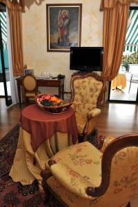 TV a/nebo společenská místnost v ubytování Villa Felcaro - Relais, Lodge & Restaurant