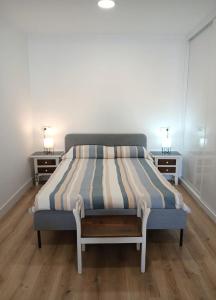 Posteľ alebo postele v izbe v ubytovaní Apartamentos Mirablau
