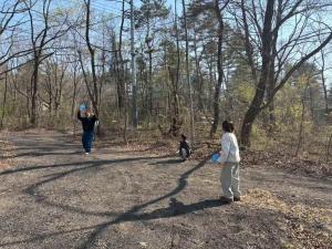 two people playing with a frisbee in the woods at Forest Twin Cabin in Tsumagoi +35 photos