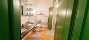 Koupelna v ubytování Il cortile sul mare + 21 fotografií