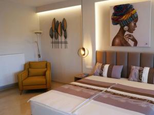 a bedroom with a bed and a chair at 1-bedroom apartment in Finikounta