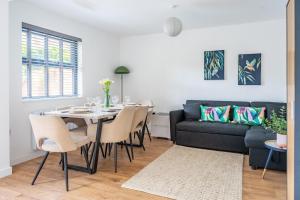 a living room with a table and a couch at Swift Host - Friars Quay - Riverside - Sleeps up to 8 - Free Parking - City Centre in Norwich