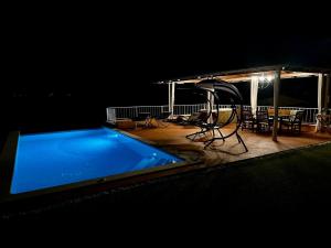 Bazén v ubytování VILLA LOVRAN - 150m to the beach - infinity pool - incredible sea view - fitness room nebo v jeho okolí
