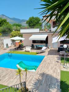 Swimmingpoolen hos eller tæt på Acquapetra, appartamento per l'estate