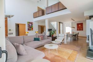 A seating area at Villa Purpura Panoramic