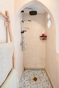 Et badeværelse på Dar Maha