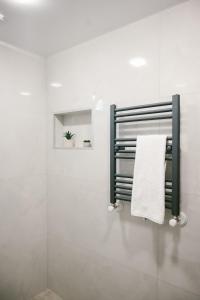 Koupelna v ubytování Batumi Apartment with Cozy Yard + 8 fotografií