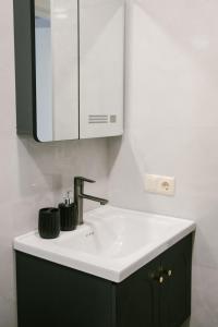 Fotografie z fotogalerie ubytování Batumi Apartment with Cozy Yard v destinaci Batumi