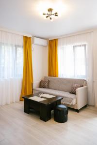 Posezení v ubytování Batumi Apartment with Cozy Yard