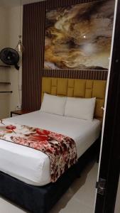 Postel nebo postele na pokoji v ubytování Hotel 50 Suites