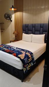 Voodi või voodid majutusasutuse Hotel 50 Suites toas