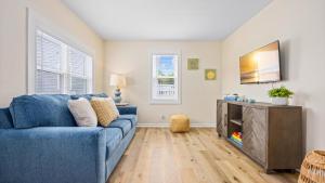 Χώρος καθιστικού στο Modern 2BR Cottage in WW Crest - Sleeps 7