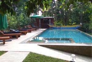 The swimming pool at or close to Garcinia Leaf