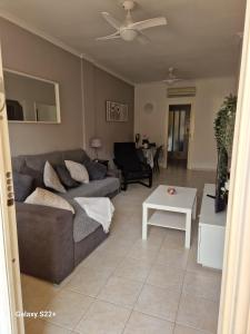 Gallery image of The Hideaway 2 Bed Poolside Groundfloor Apartment On Albatros Full AC Free Fast Wifi in Los Alcázares