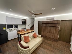 Η κουζίνα ή μικρή κουζίνα στο Tropical paradise, deluxe duplex cabin