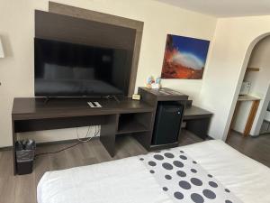 TV o dispositivi per l'intrattenimento presso Hotel 191 - Moab
