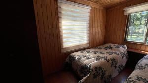 Postel nebo postele na pokoji v ubytování HOSTAL CARHUELLO