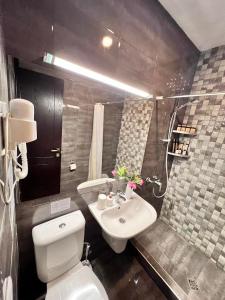 GNS Hotel的一间浴室