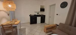 Η κουζίνα ή μικρή κουζίνα στο Serenity Dominicus