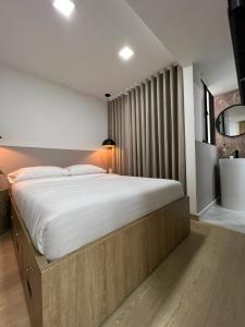 a bedroom with a large bed in a room at Salento Boutique Mini House, Private, Complete in Salento