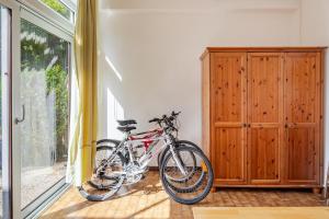 Jízda na kole v ubytování House Marina near the sea - 2 minute from station nebo okolí