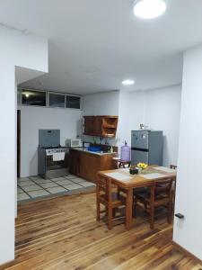 A kitchen or kitchenette at Hostal Darwin