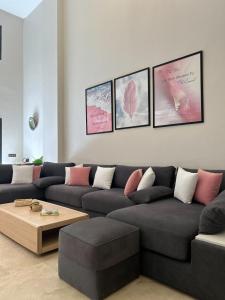 Χώρος καθιστικού στο Menara Prestige Duplex 4BR with Pool Access