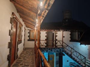 a house with a swimming pool in a room at Lodge Wayra Wasi in Coporaque
