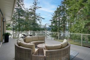 Balkón nebo terasa v ubytování East Sooke Hideaway