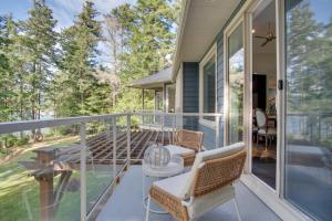 Balkón nebo terasa v ubytování East Sooke Hideaway