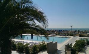 Bazén v ubytování Hotel Orient & Pacific nebo v jeho okolí