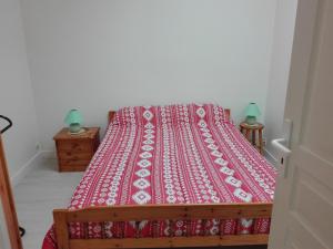 Postel nebo postele na pokoji v ubytování Maison T4 Rénovée - Jardin Privé - Plage et Commerces à Pied - Stationnement Inclus - FR-1-331-32