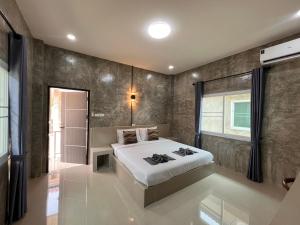Giường trong phòng chung tại Sor Boutique Resort Chiangrai