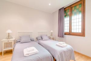 Posteľ alebo postele v izbe v ubytovaní Pelayo Deluxe Apartments