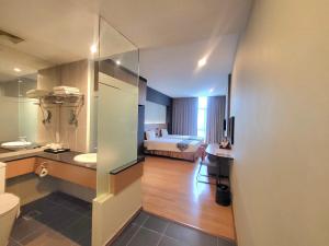 Postel nebo postele na pokoji v ubytování Roxy Hotel & Apartments