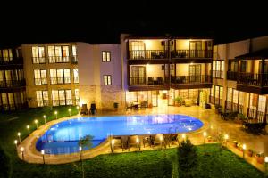 Бассейн в Venus Suite Hotel или поблизости