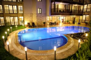 Бассейн в Venus Suite Hotel или поблизости