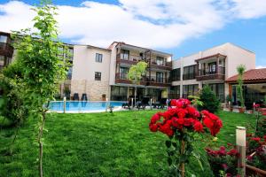 Бассейн в Venus Suite Hotel или поблизости