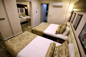 Кровать или кровати в номере Venus Suite Hotel