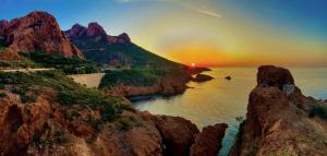 Gallery image of Cap Esterel - Duplex avec 2 terrasses dont une tropezienne, piscines et loisirs in Saint-Raphaël