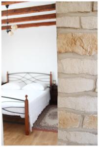Postel nebo postele na pokoji v ubytování Guest House Tragurion