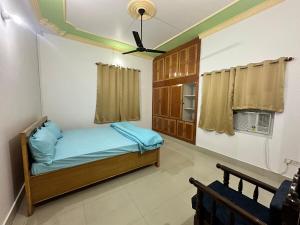 Postel nebo postele na pokoji v ubytování Royal Living in Maan Mahal 2BHK 202