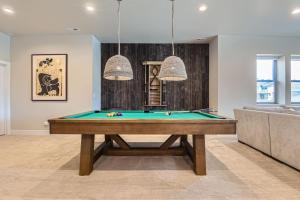 a pool table in the middle of a room at Deer Valley East Perfection on Vissen! 933 townhouse in Heber City