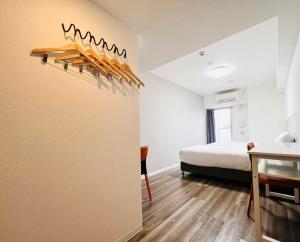 Postel nebo postele na pokoji v ubytování 嵐 Hotel Arashi Tengachaya No005