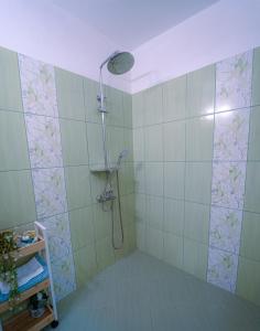 a bathroom with a shower in a room at YaVi's Central Apartment in Veliko Tŭrnovo +28 photos