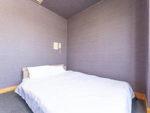 A bed or beds in a room at RV park plus Numata Kenko Land