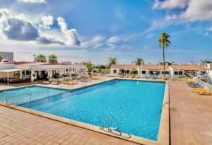 Bazén v ubytování SON BOU Apartamento en planta baja junto la playa nebo v jeho okolí