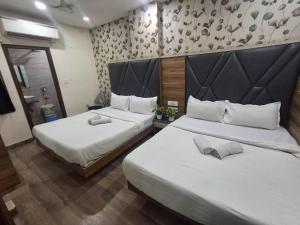 Postel nebo postele na pokoji v ubytování Capital Of Delhi Darshan Hotel + 33 fotografií